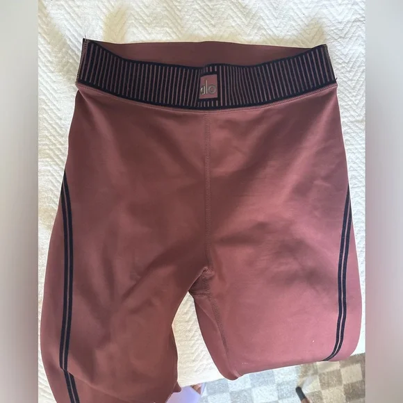 ALO Yoga Airlift High Waist 7/8 Line Up Legging Limited edition | Cherry Cola - Picture 4 of 5